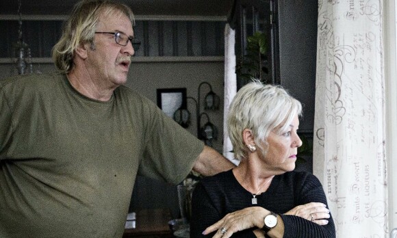 - Han satt oppå henne. Så falt hun bakover og ble liggende